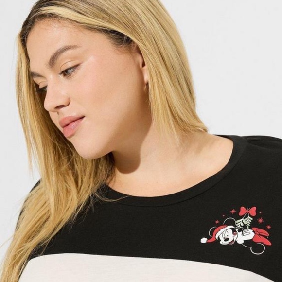 Torrid Disney Mickey Mouse Holiday Classic Fit Jersey Top Size 1X (14-16) - Picture 2 of 9